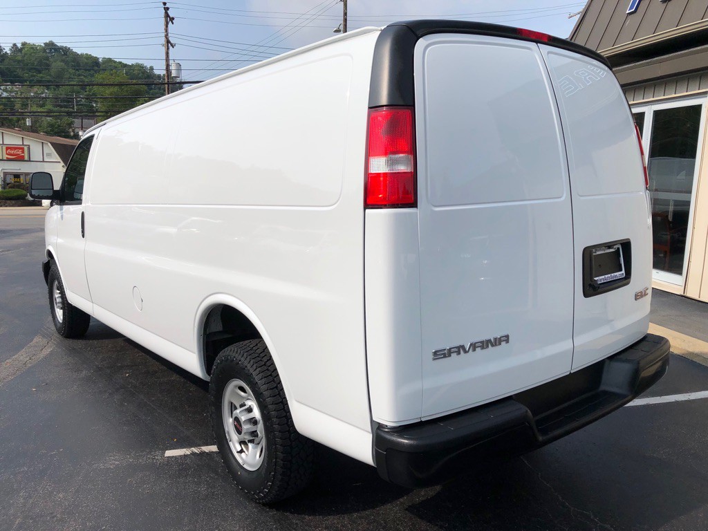 2023 GMC Savana Image 4