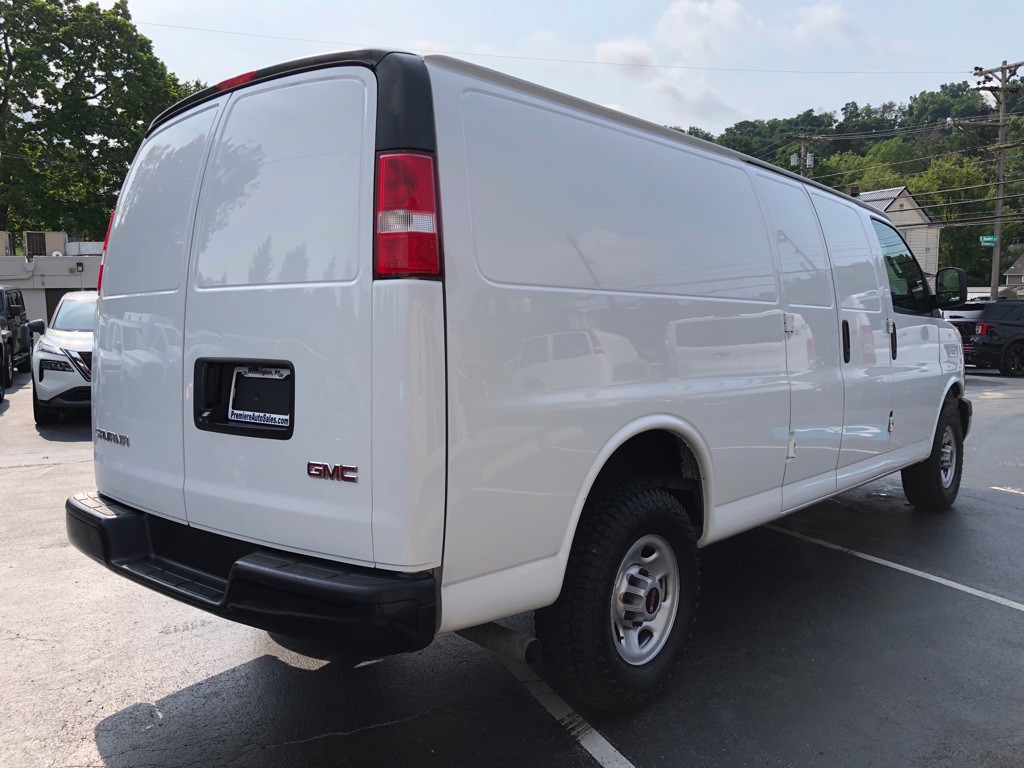 2023 GMC Savana Image 6