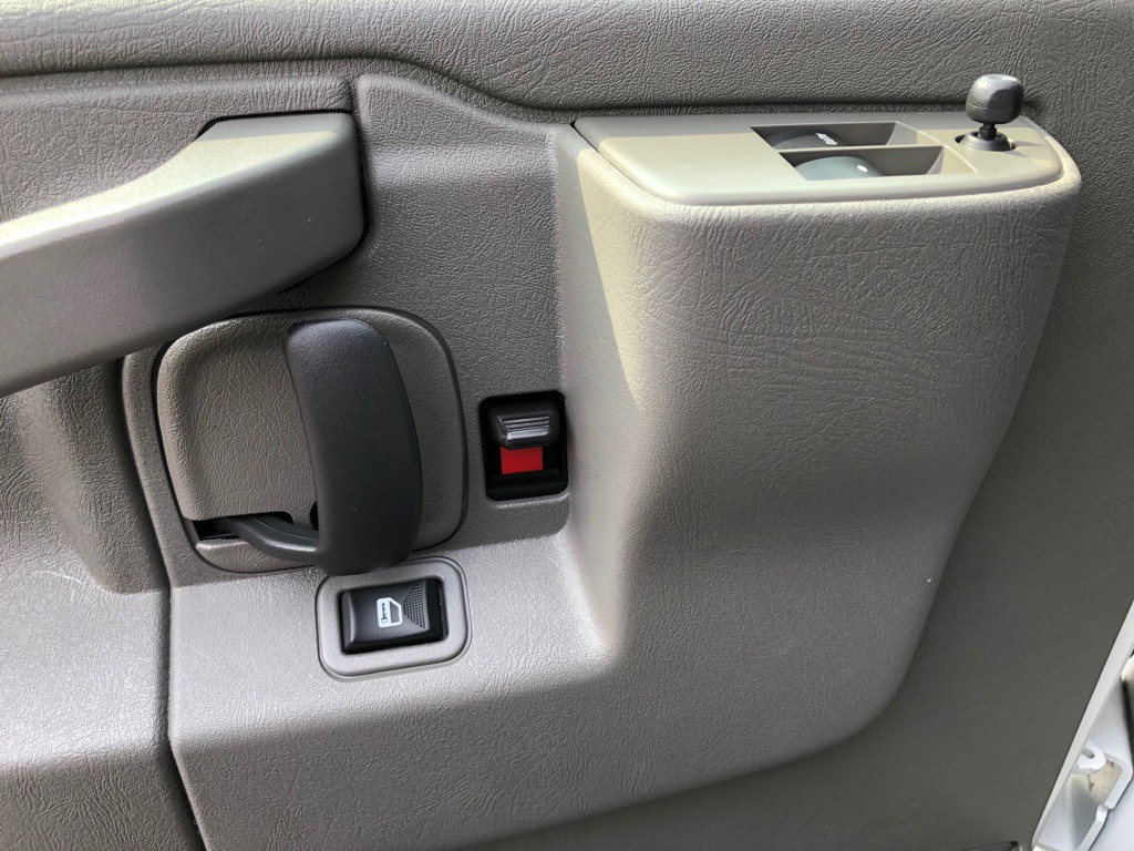 2023 GMC Savana Image 17