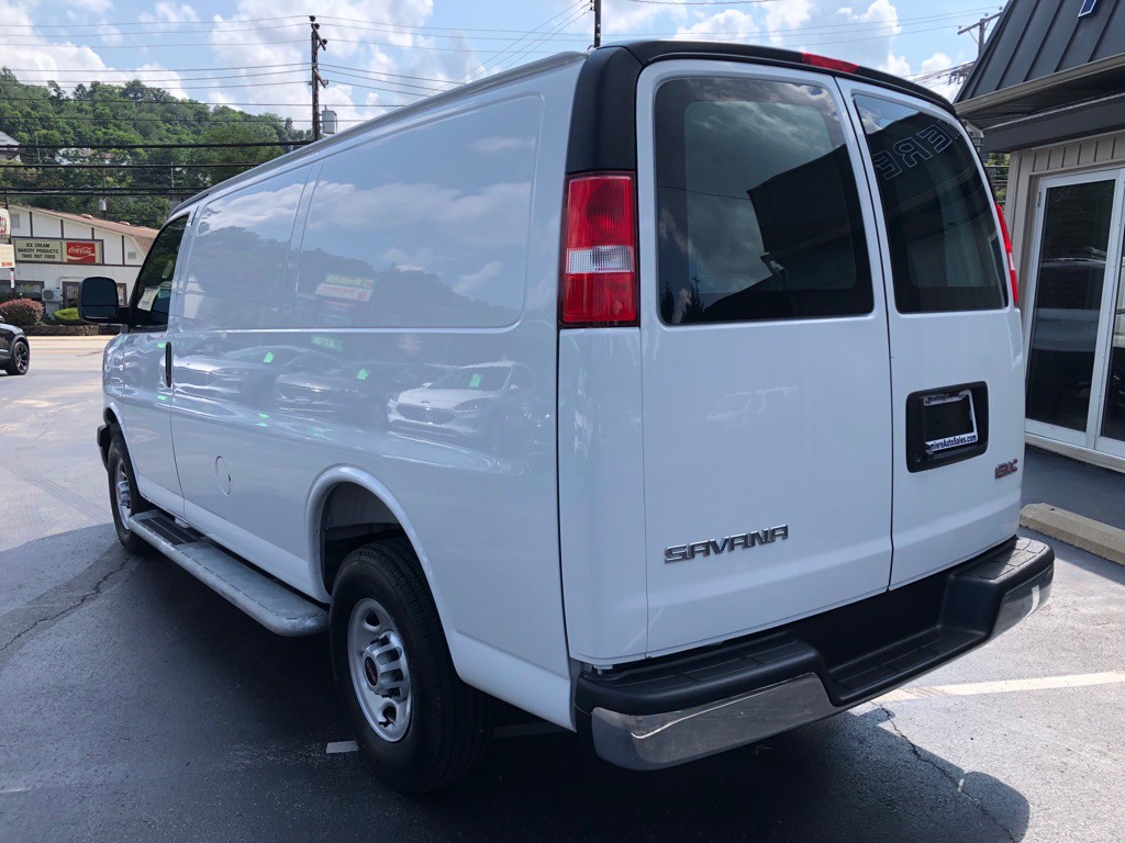 2025 GMC Savana Image 4