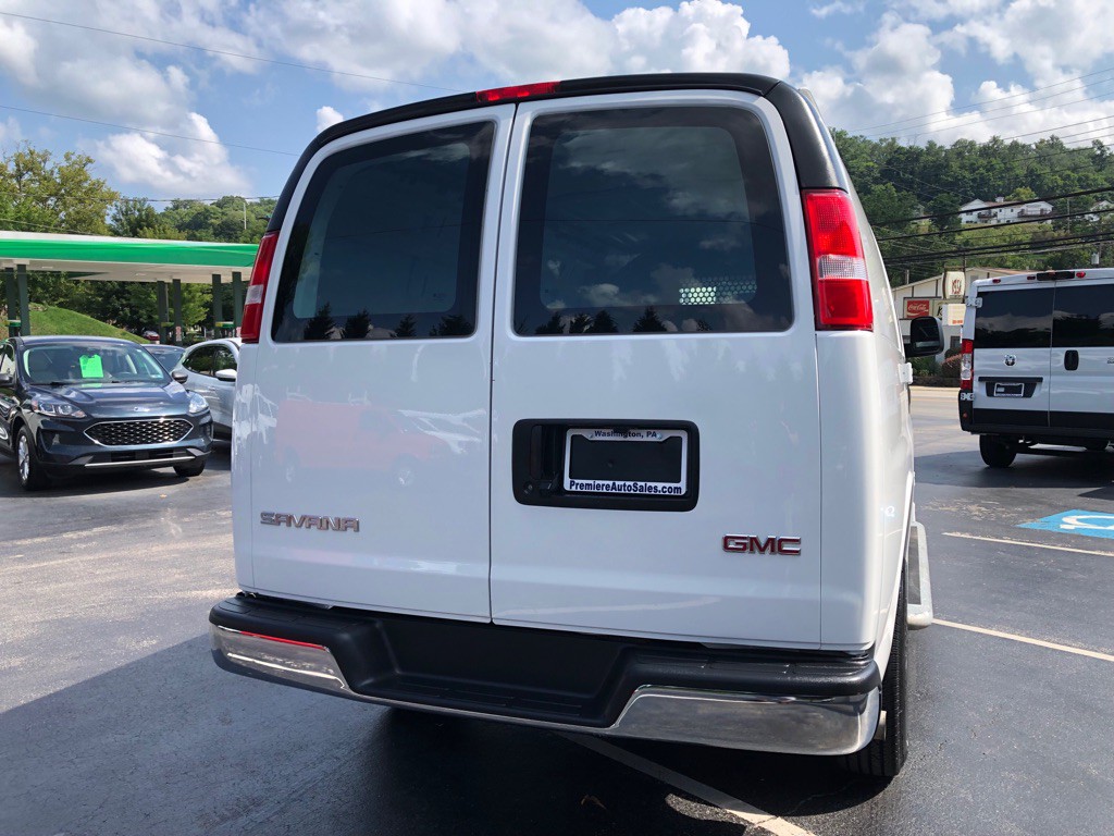 2025 GMC Savana Image 5
