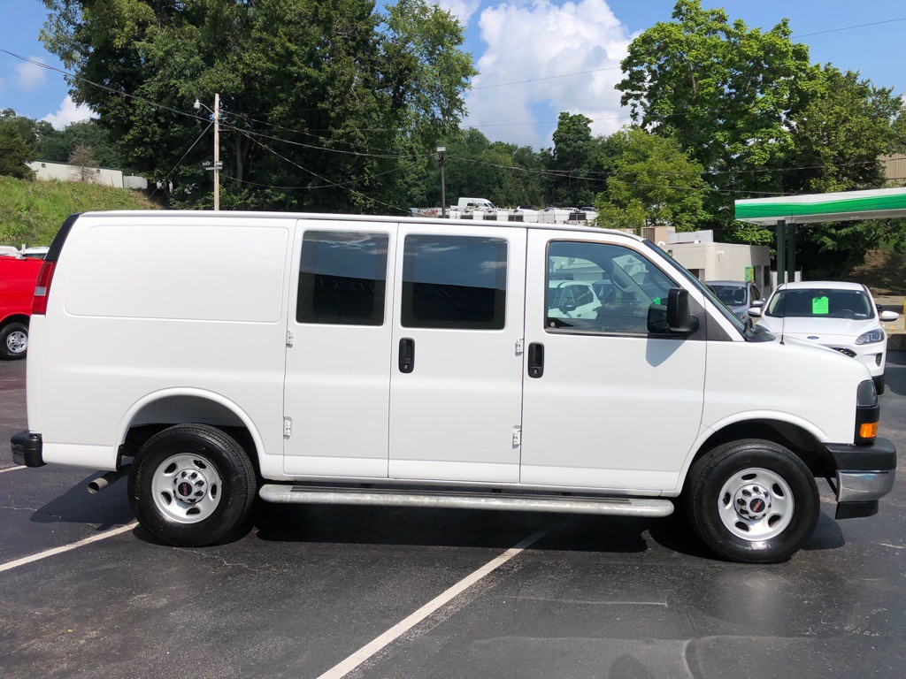 2025 GMC Savana Image 7