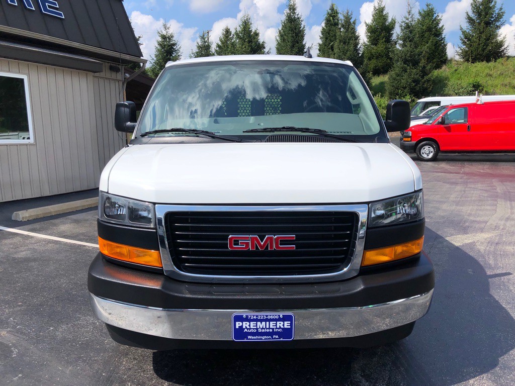 2025 GMC Savana Image 9