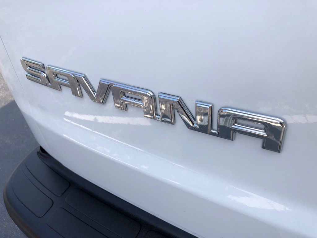 2025 GMC Savana Image 15