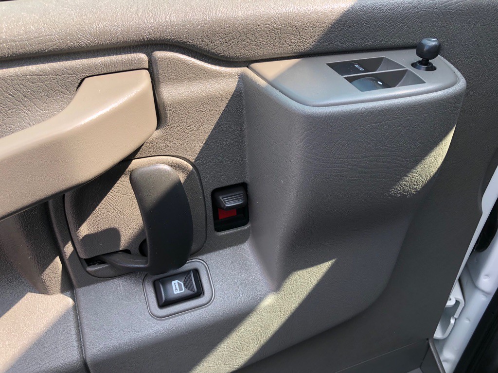 2025 GMC Savana Image 17