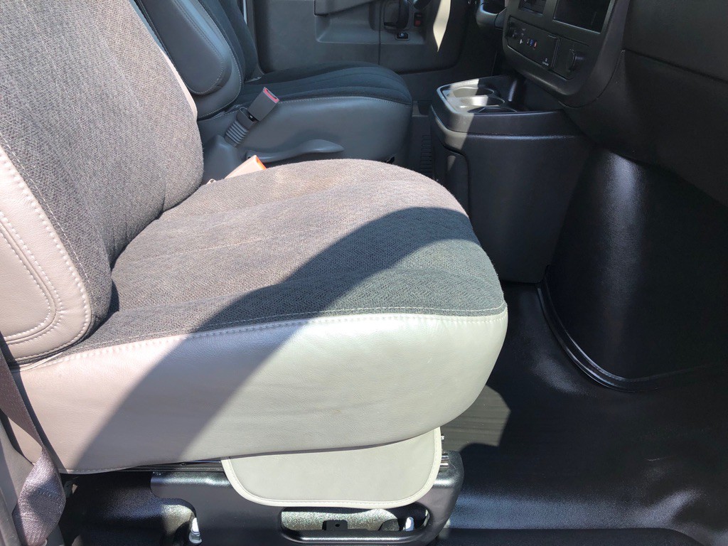 2025 GMC Savana Image 24
