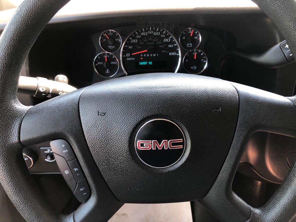 2025 GMC Savana Image 31