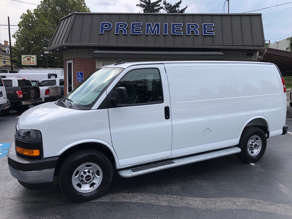 2025 GMC Savana Image 2