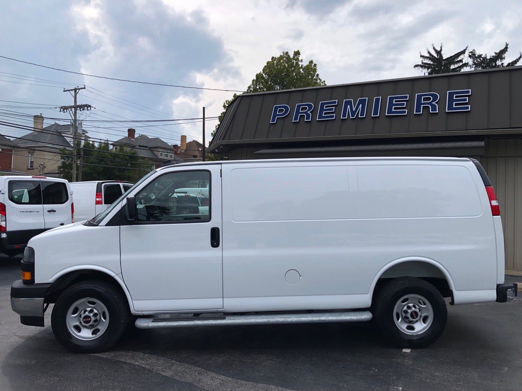 2025 GMC Savana Image 3