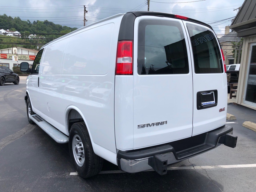 2025 GMC Savana Image 4