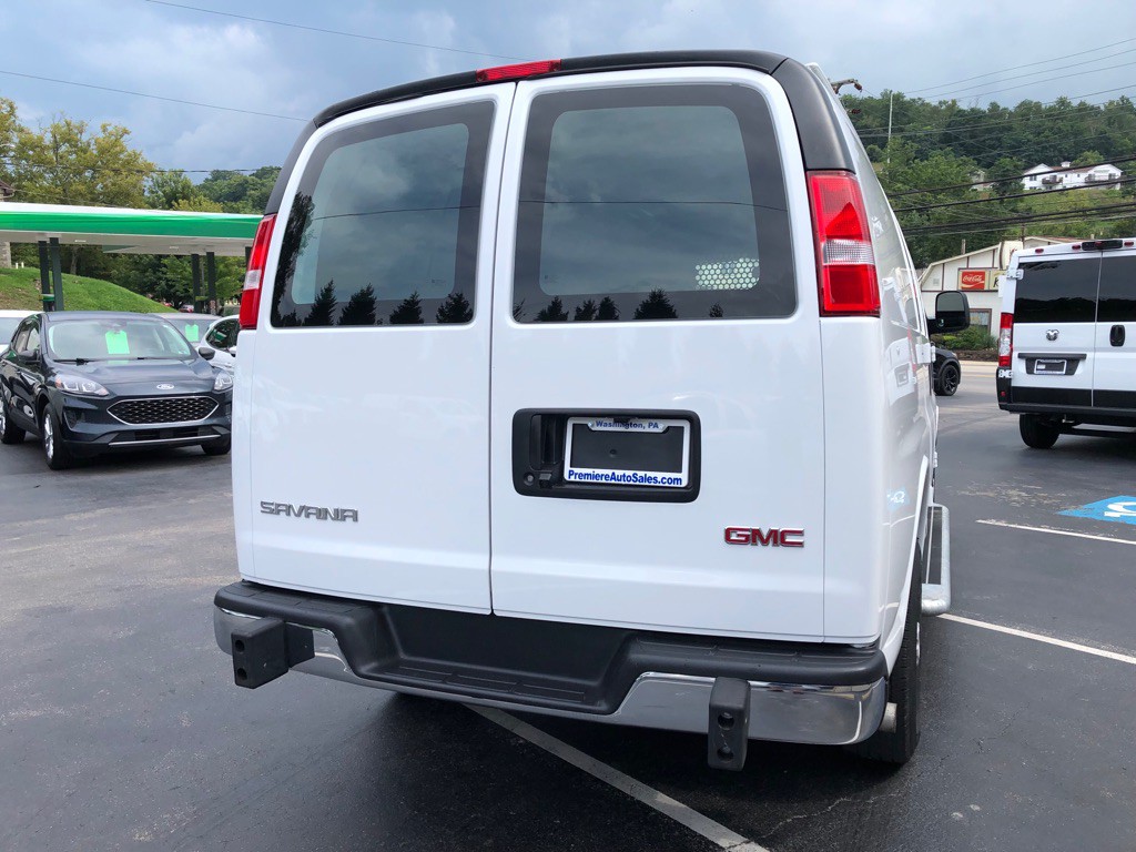 2025 GMC Savana Image 5