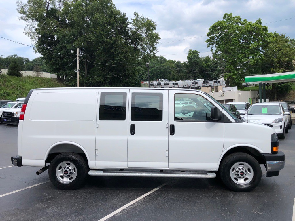 2025 GMC Savana Image 7