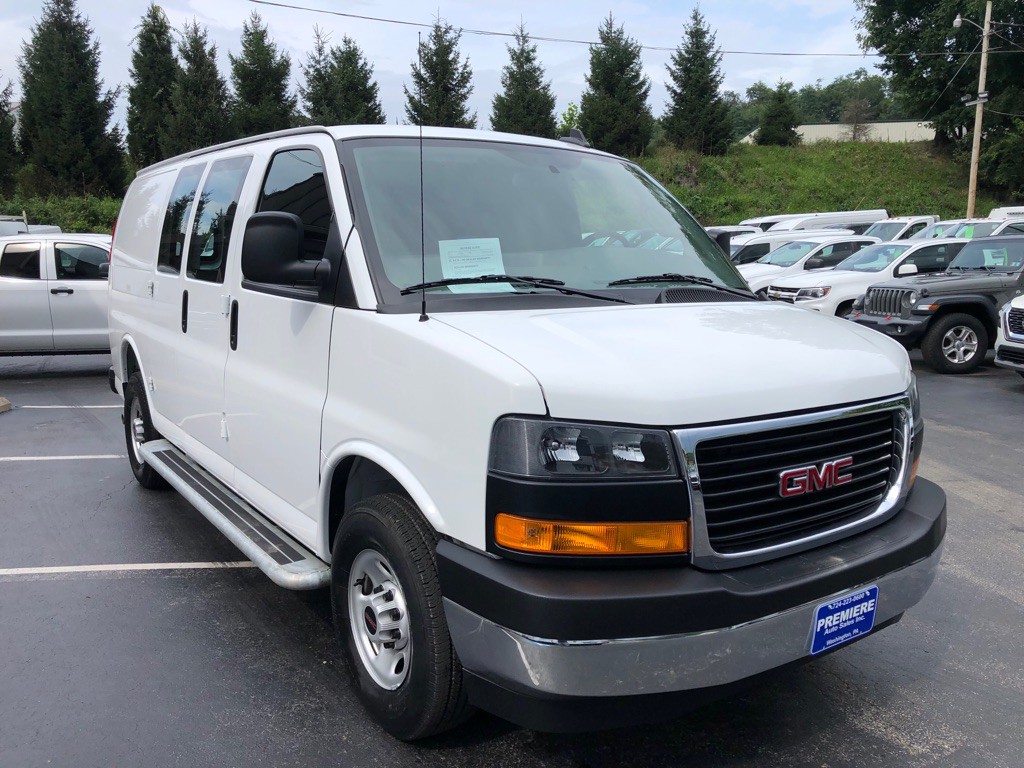 2025 GMC Savana Image 8