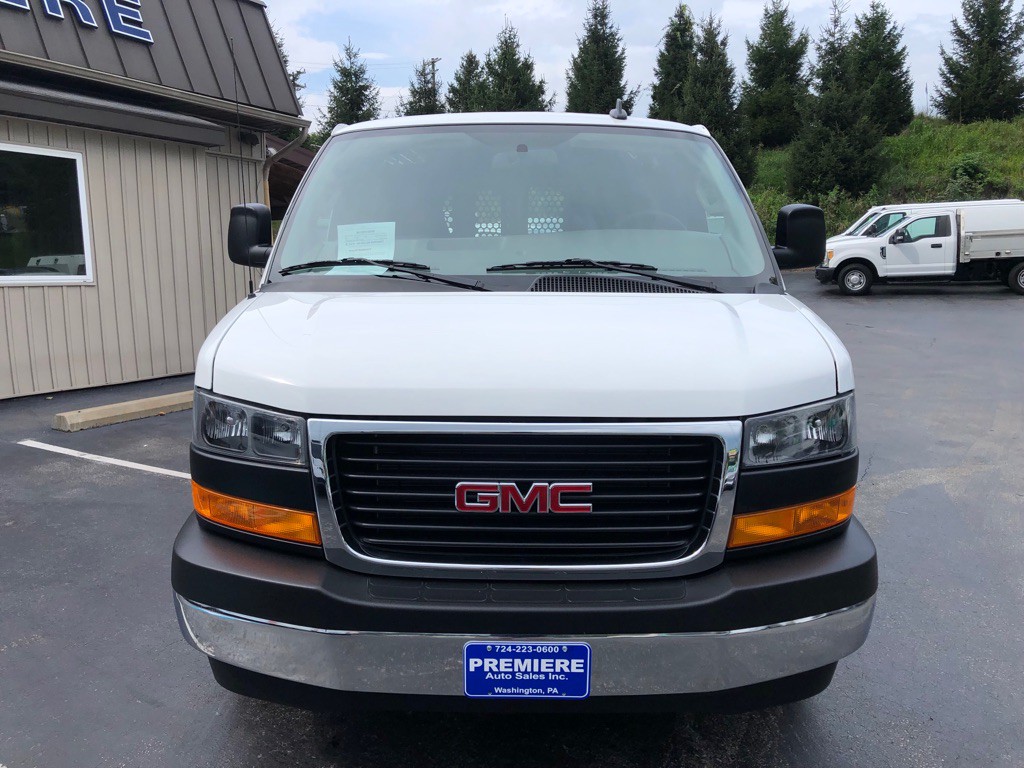 2025 GMC Savana Image 9