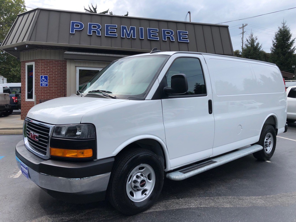 2025 GMC Savana Image 10