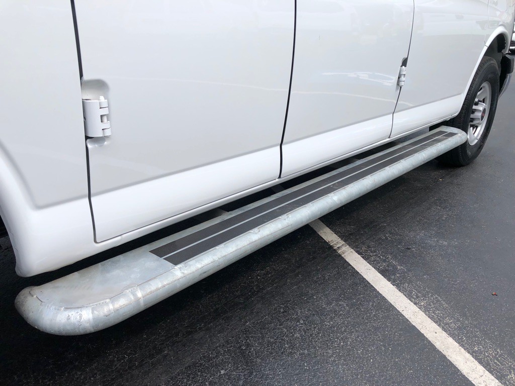 2025 GMC Savana Image 14