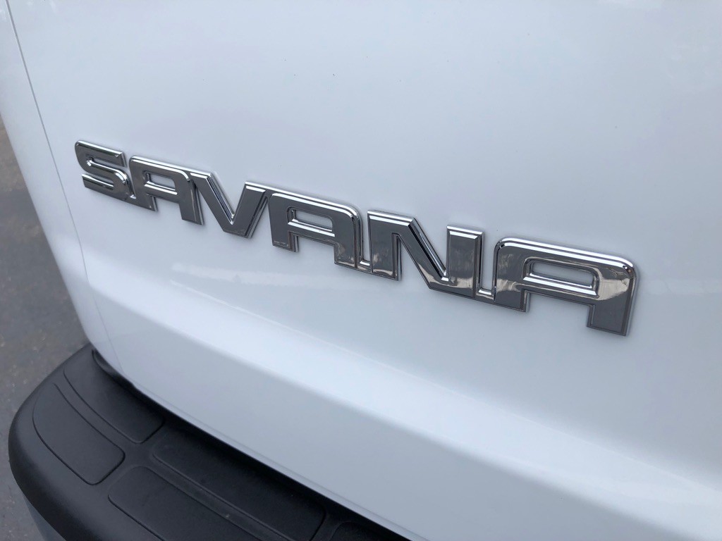 2025 GMC Savana Image 15
