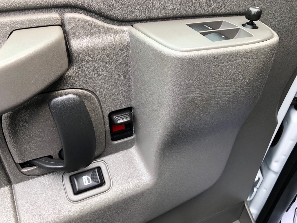 2025 GMC Savana Image 17
