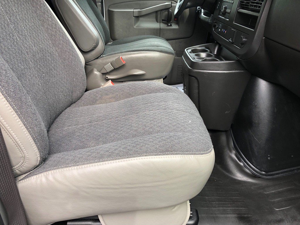 2025 GMC Savana Image 24