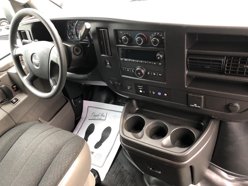 2025 GMC Savana Image 25