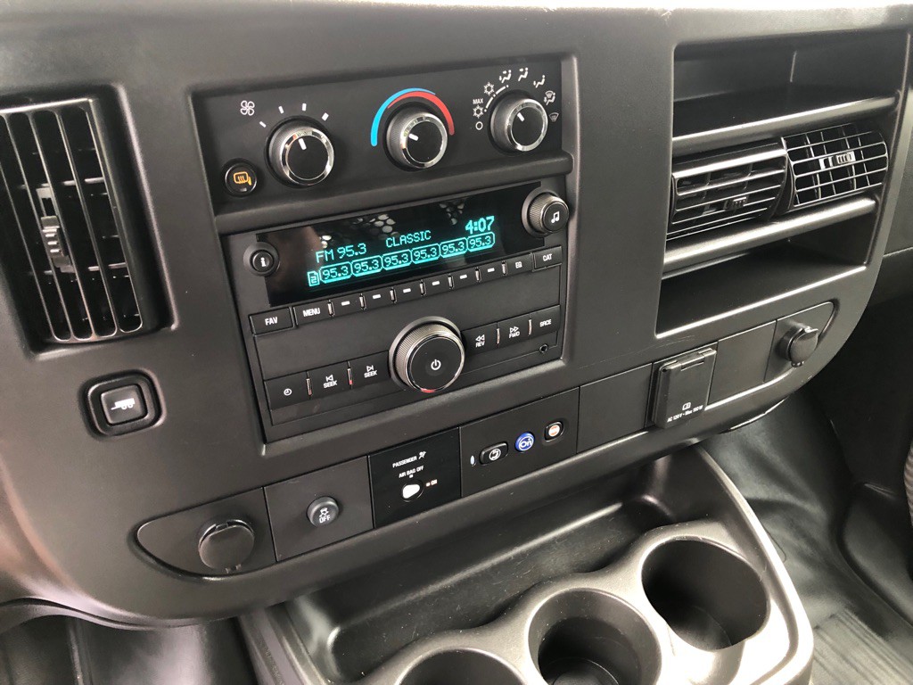 2025 GMC Savana Image 27