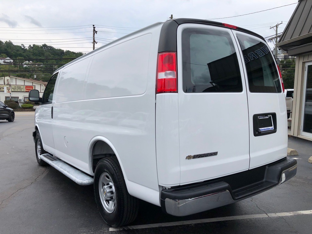 2025 Chevrolet Express Image 4