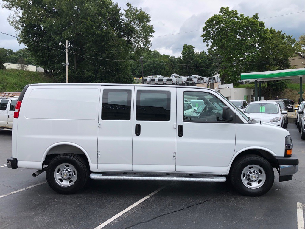 2025 Chevrolet Express Image 7