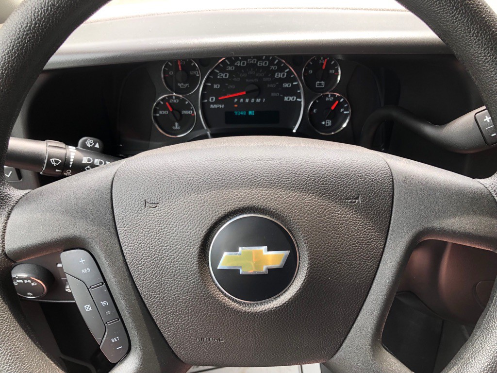 2025 Chevrolet Express Image 30