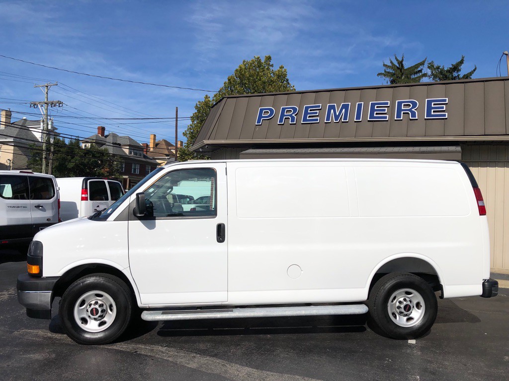 2025 GMC Savana Image 3