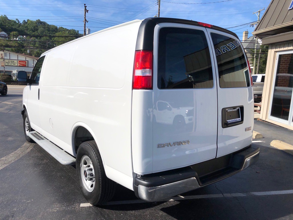 2025 GMC Savana Image 4