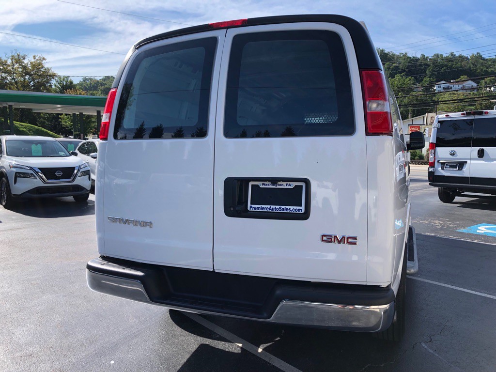 2025 GMC Savana Image 5