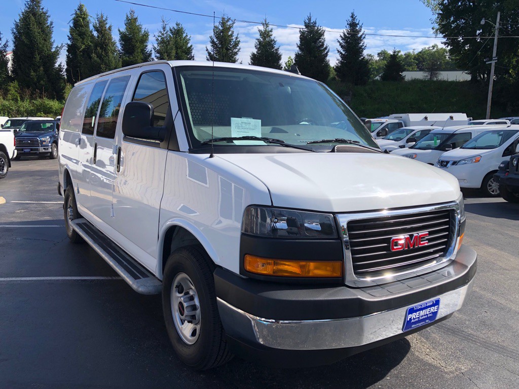 2025 GMC Savana Image 8