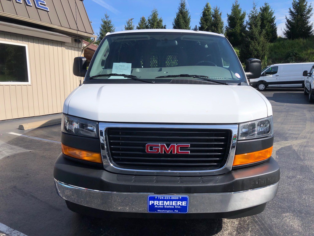 2025 GMC Savana Image 9
