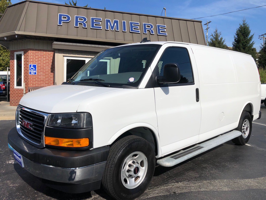 2025 GMC Savana Image 10
