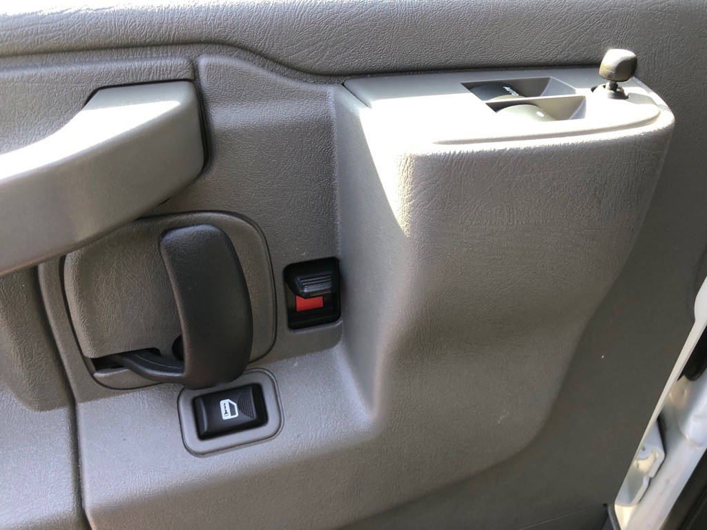 2025 GMC Savana Image 18