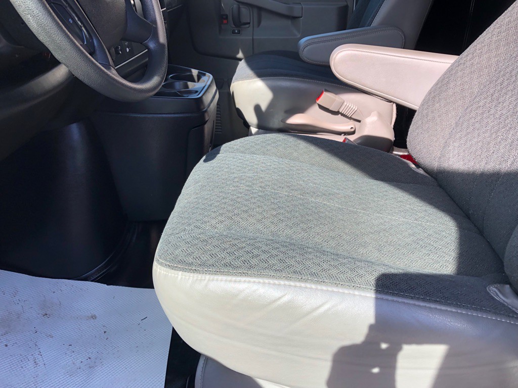 2025 GMC Savana Image 19