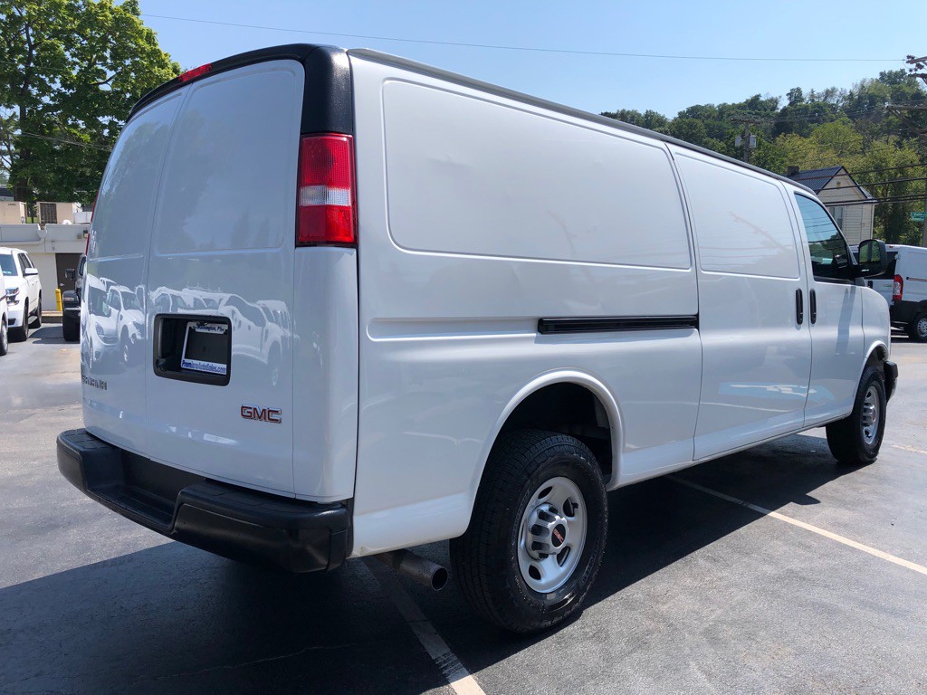 2023 GMC Savana Image 6