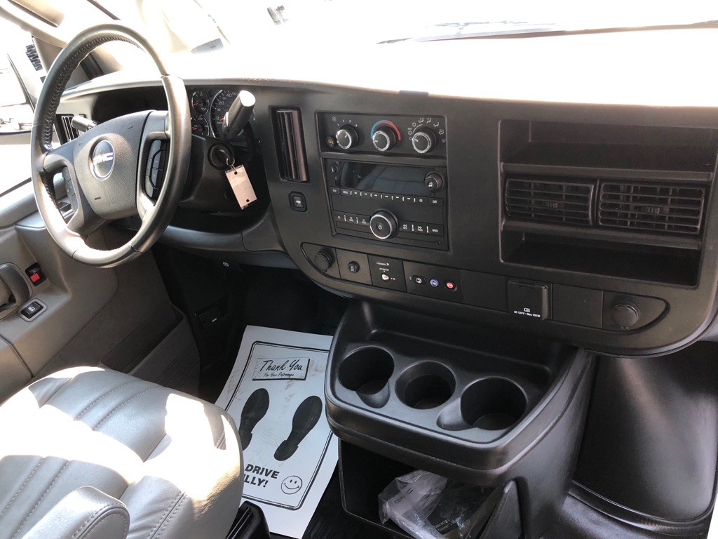2023 GMC Savana Image 25