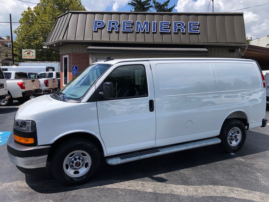 2025 GMC Savana Image 2