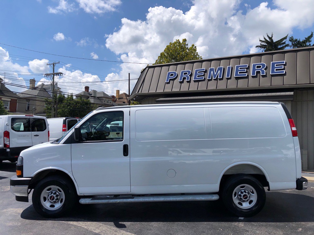 2025 GMC Savana Image 3