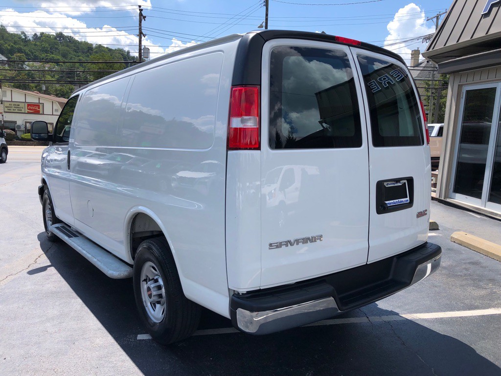 2025 GMC Savana Image 4