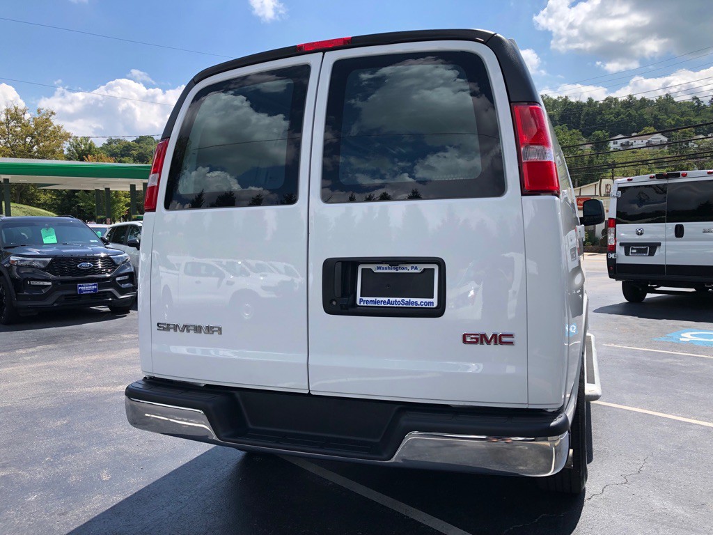 2025 GMC Savana Image 5