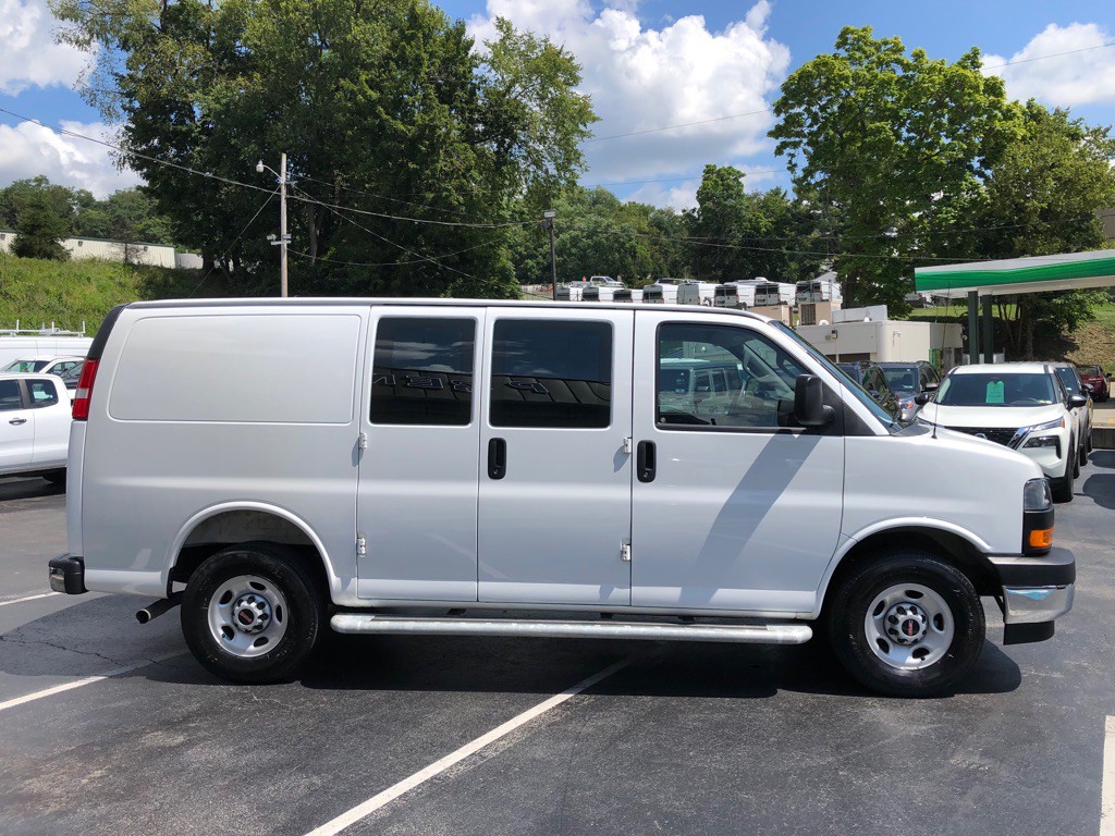 2025 GMC Savana Image 7