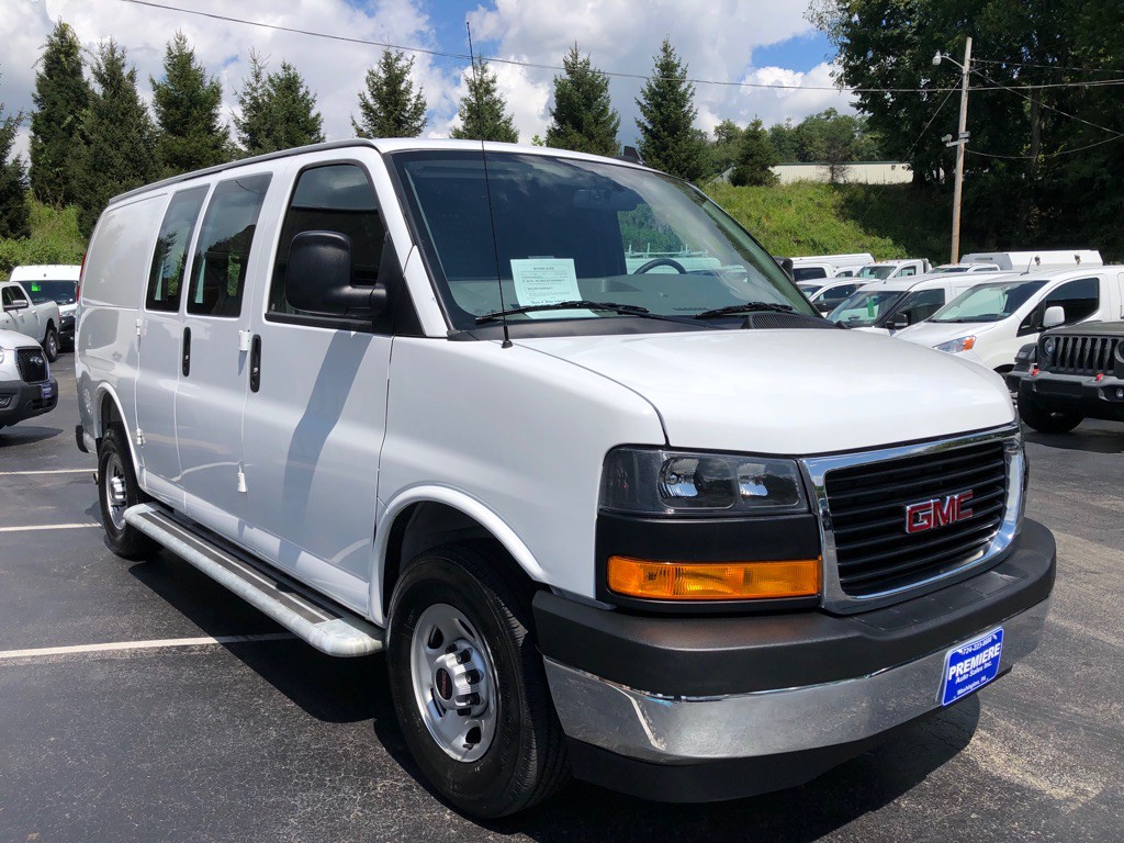 2025 GMC Savana Image 8