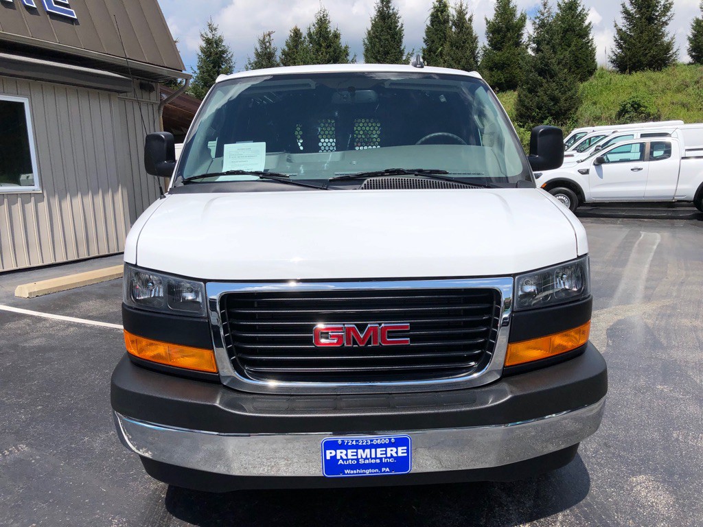 2025 GMC Savana Image 9