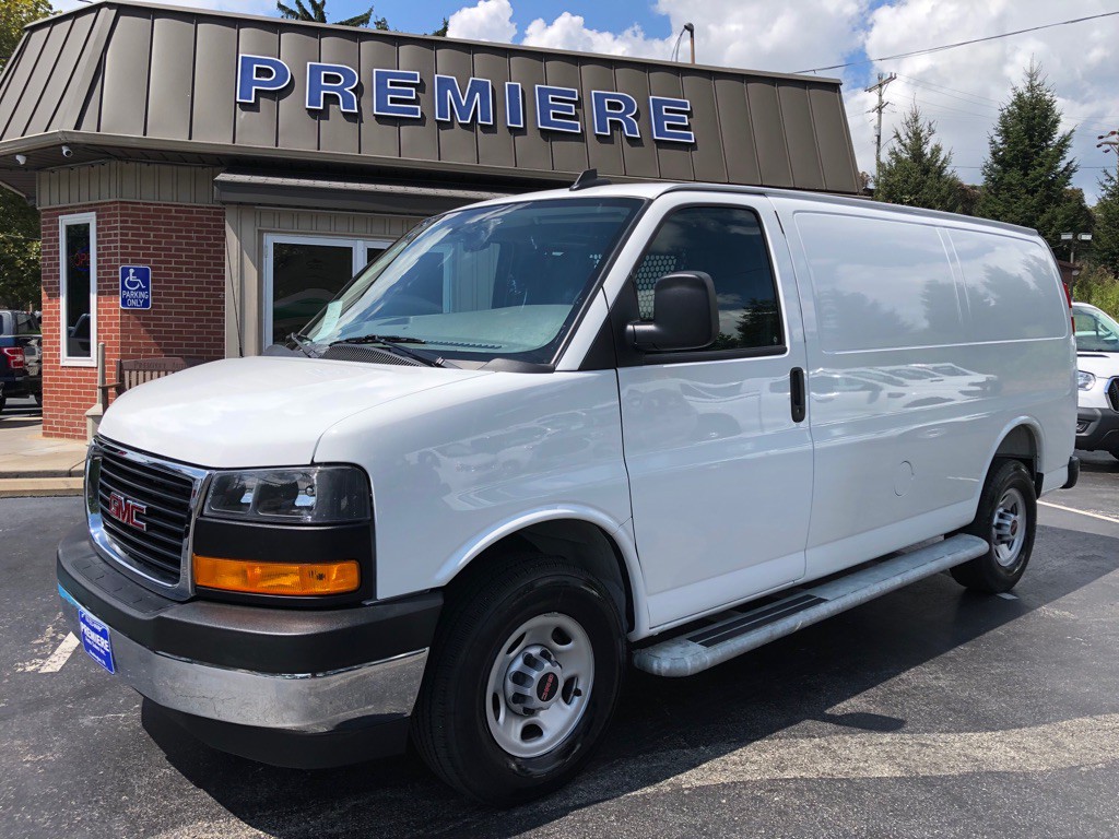 2025 GMC Savana Image 10