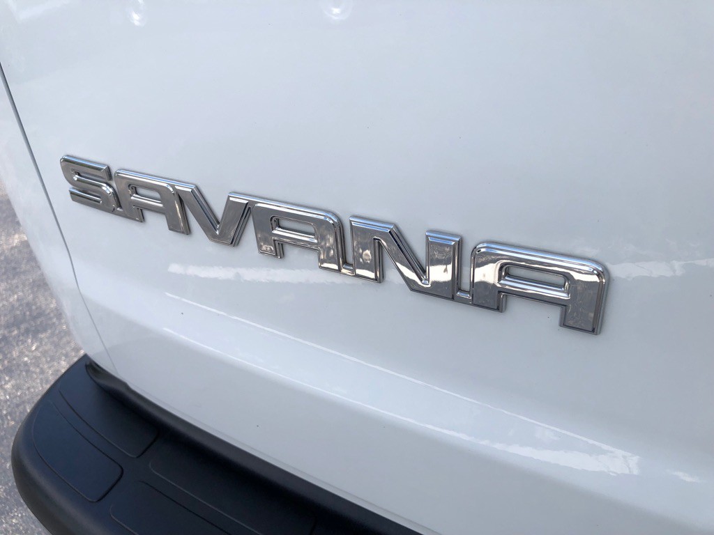 2025 GMC Savana Image 16
