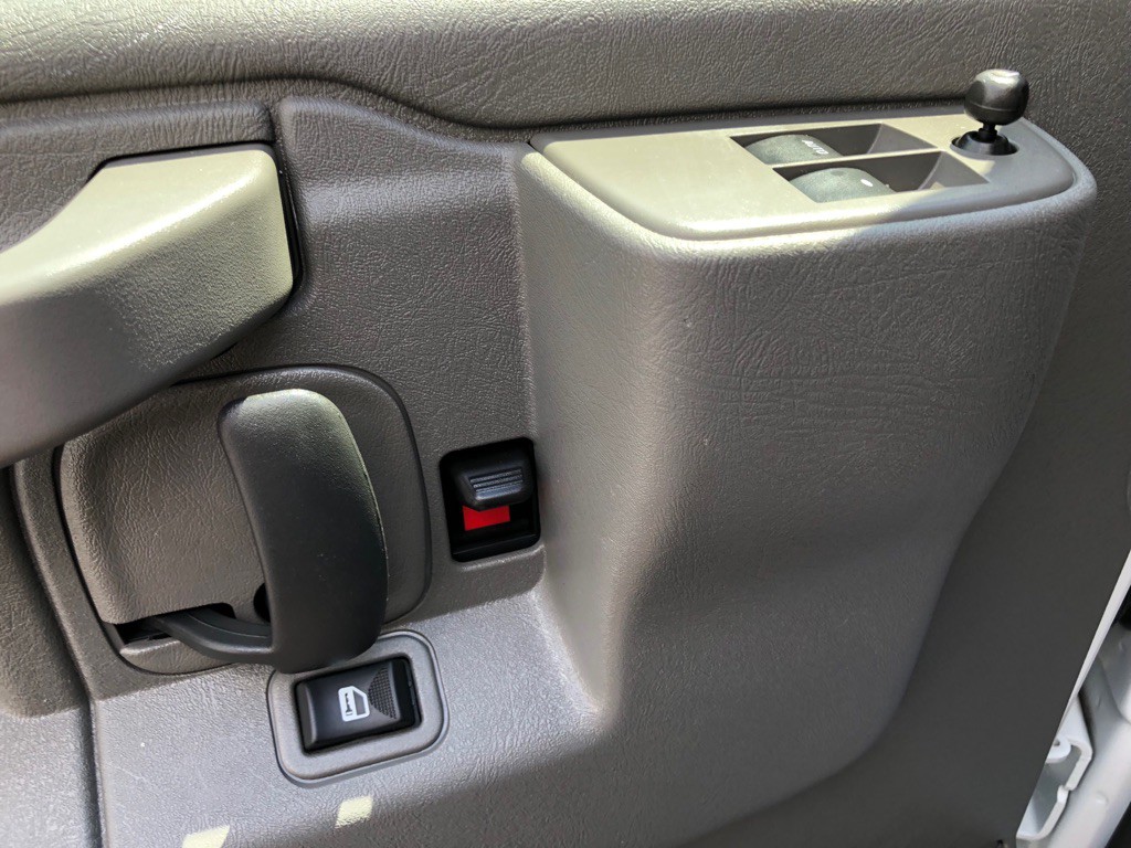 2025 GMC Savana Image 18