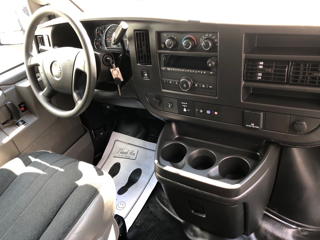 2025 GMC Savana Image 26