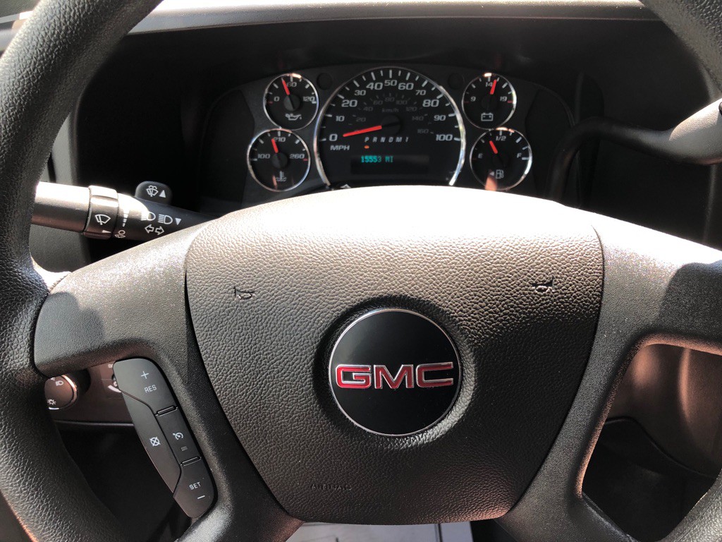 2025 GMC Savana Image 32